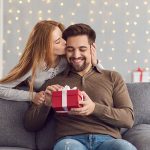 Idei de cadouri pentru soț de Anul Nou