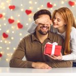 Idei de cadouri pentru iubitul soț de Ziua Îndrăgostiților pe 14 februarie 2023
