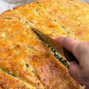 Plăcintă cu Verdeață și Telemea