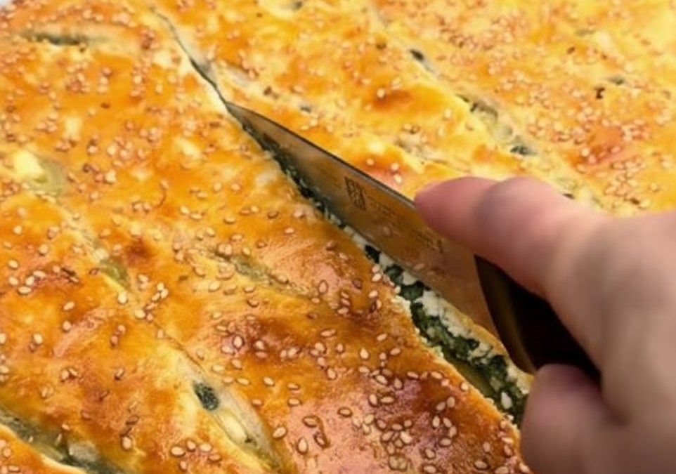 Plăcintă cu Verdeață și Telemea