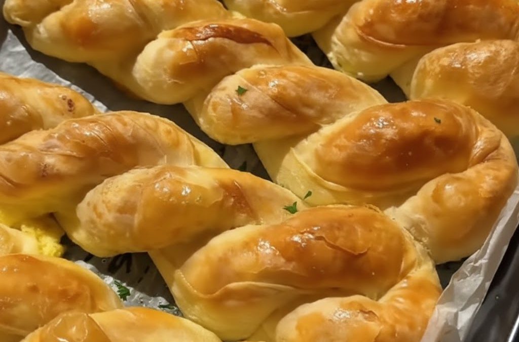 Plăcinte Foioase cu Brânză la Cuptor