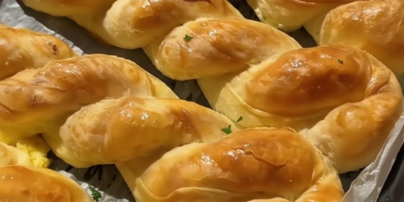 Plăcinte Foioase cu Brânză la Cuptor