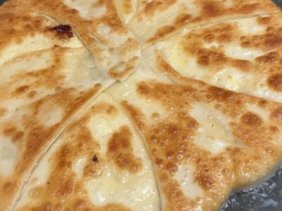 Plăcinte Moldovenești cu Brânză la Tigaie