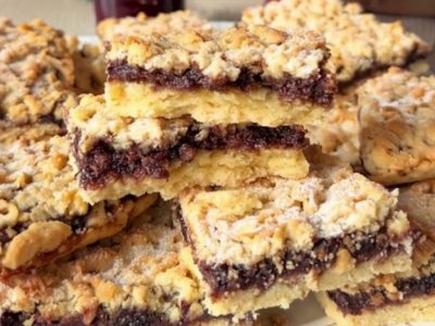 Prăjitură cu Aluat Răzuit și Gem de Prune