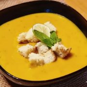 Supă Cremă de Dovleac cu Ghimbir și Lapte de Cocos