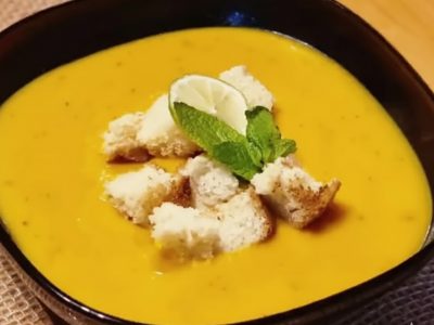 Supă Cremă de Dovleac cu Ghimbir și Lapte de Cocos