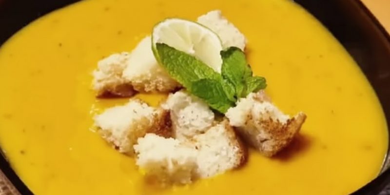 Supă Cremă de Dovleac cu Ghimbir și Lapte de Cocos