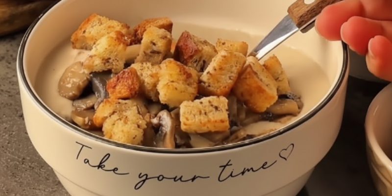 Supa-Cremă de Ciuperci și Pui