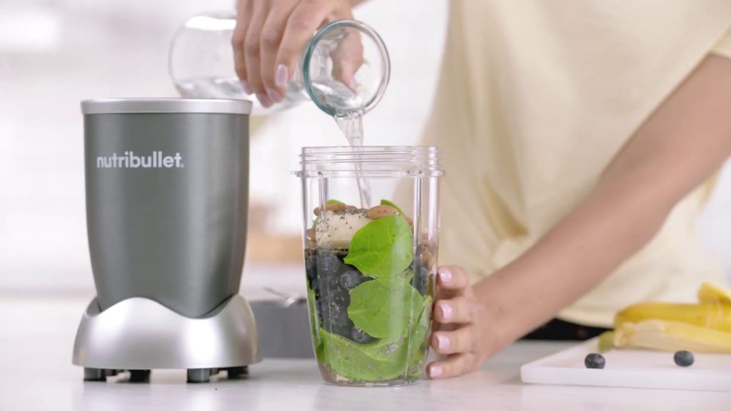 Blender Nutribullet NB614DG, ideal pentru supe creme si piureuri
